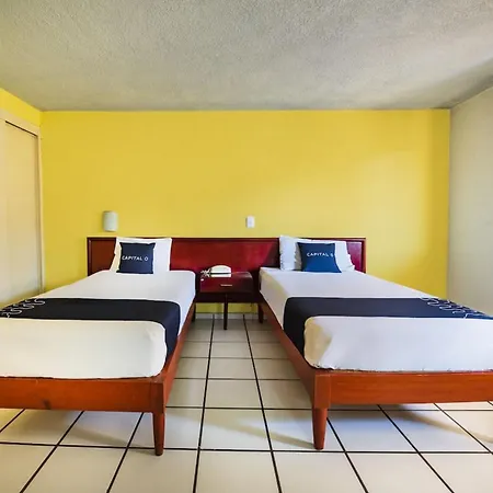 Capital O Colon, Ciudad Guzman Jalisco Hotel Exterior photo